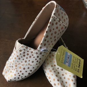 TOMS classic slip ons